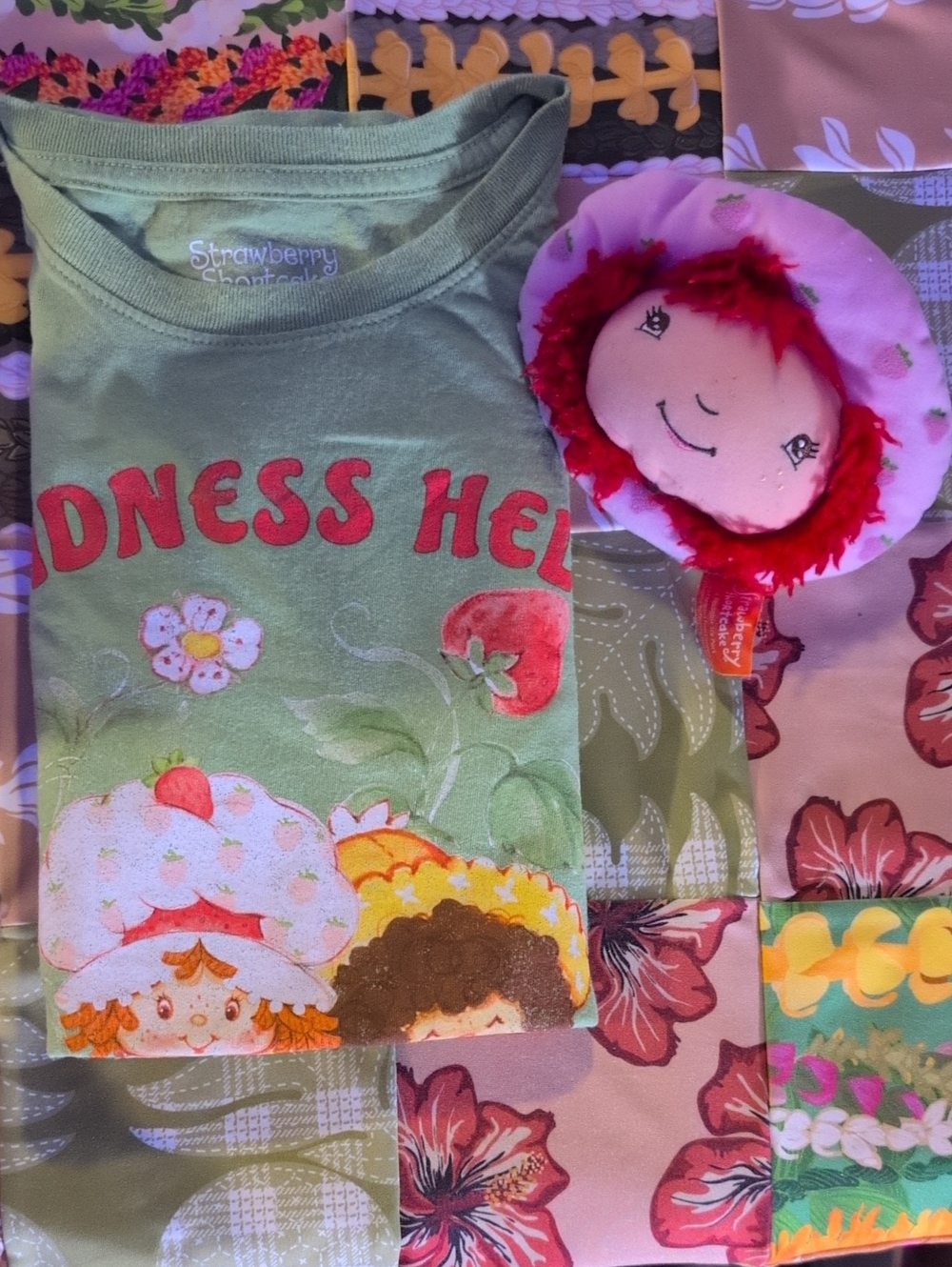 Strawberry Shortcake Green 'Kindness Helps' Graphic Women's Tee